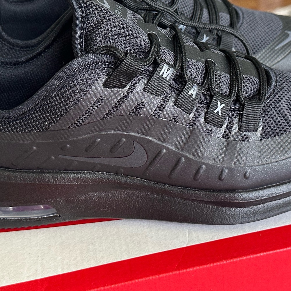 Nike women’s Air Max Axis - Picture 8 of 8